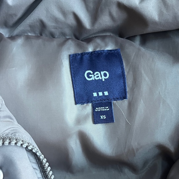 GAP puffer vest XS - Picture 3 of 3